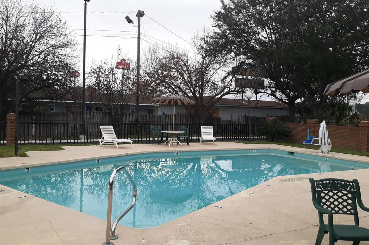 Super Value Inn Valdosta Bagian luar foto