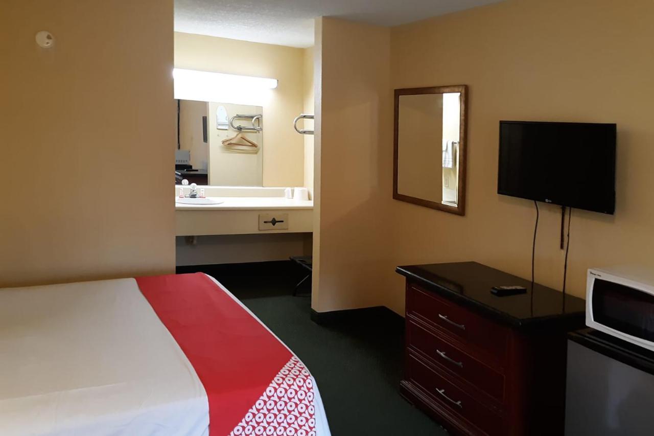 Super Value Inn Valdosta Bagian luar foto