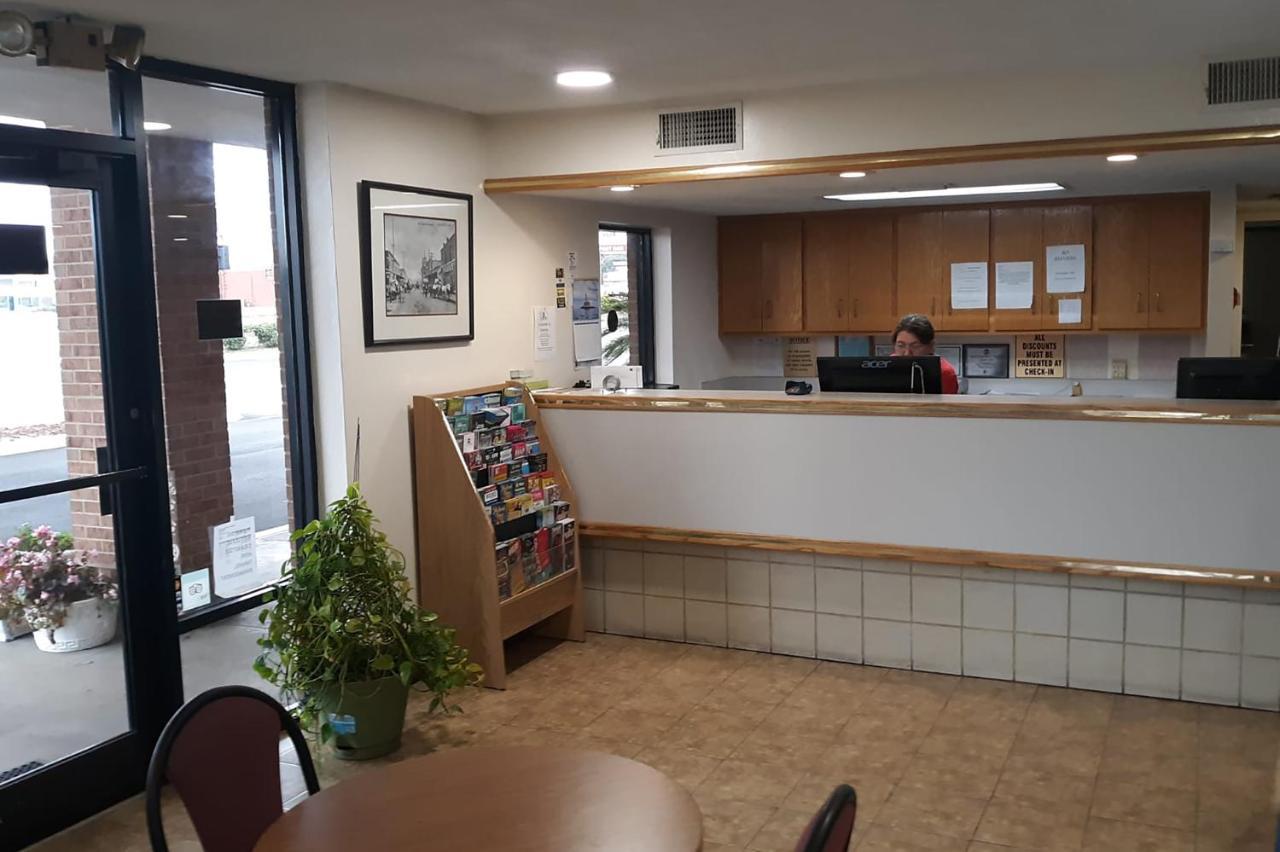 Super Value Inn Valdosta Bagian luar foto