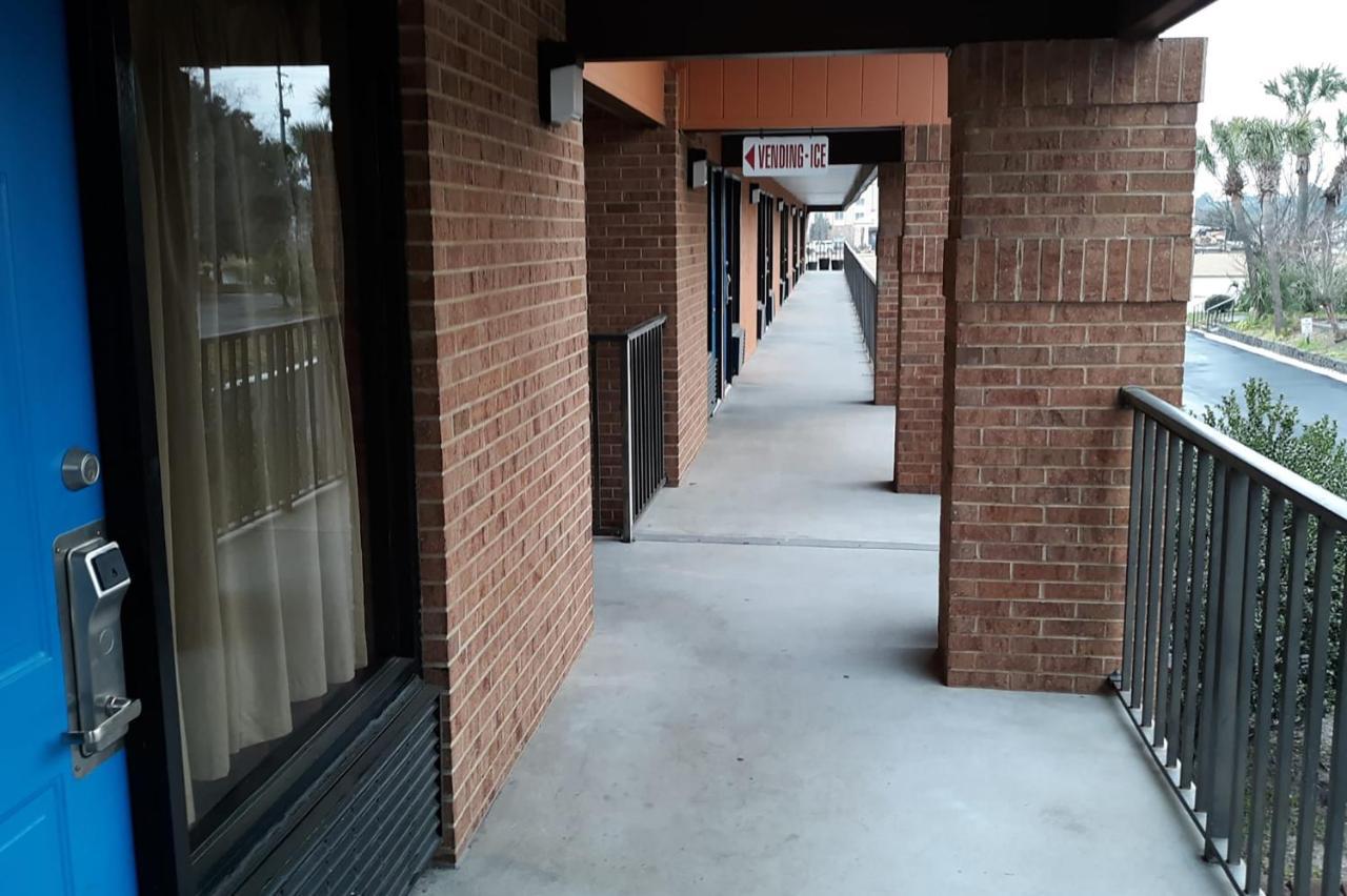 Super Value Inn Valdosta Bagian luar foto