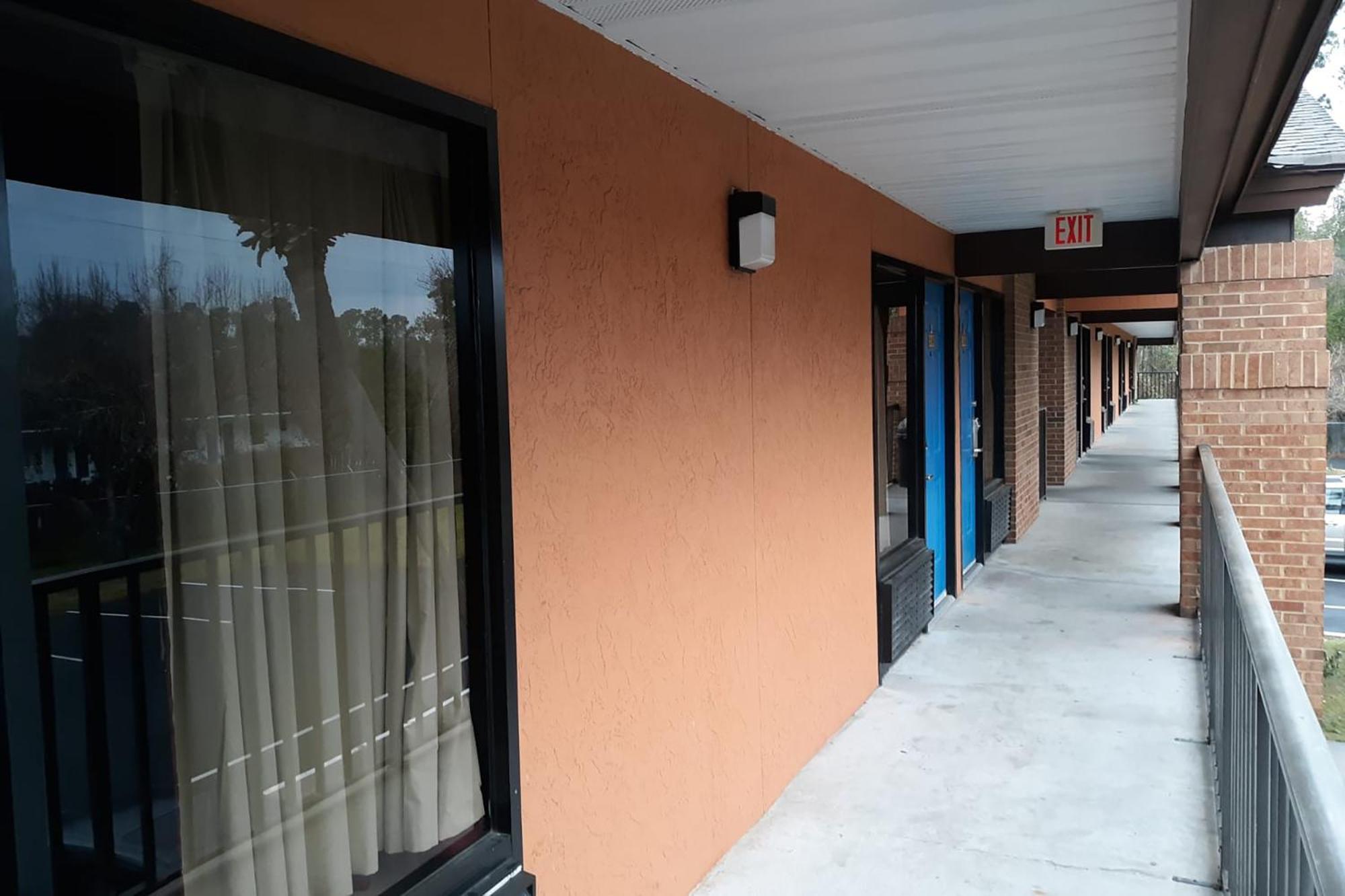 Super Value Inn Valdosta Bagian luar foto