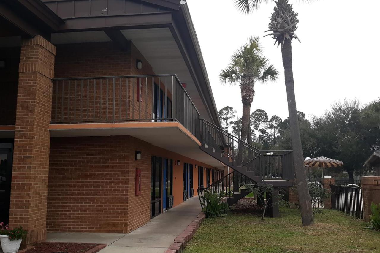 Super Value Inn Valdosta Bagian luar foto
