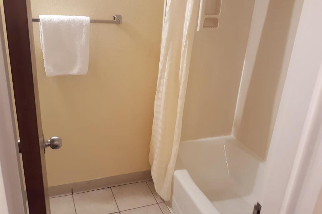 Super Value Inn Valdosta Bagian luar foto