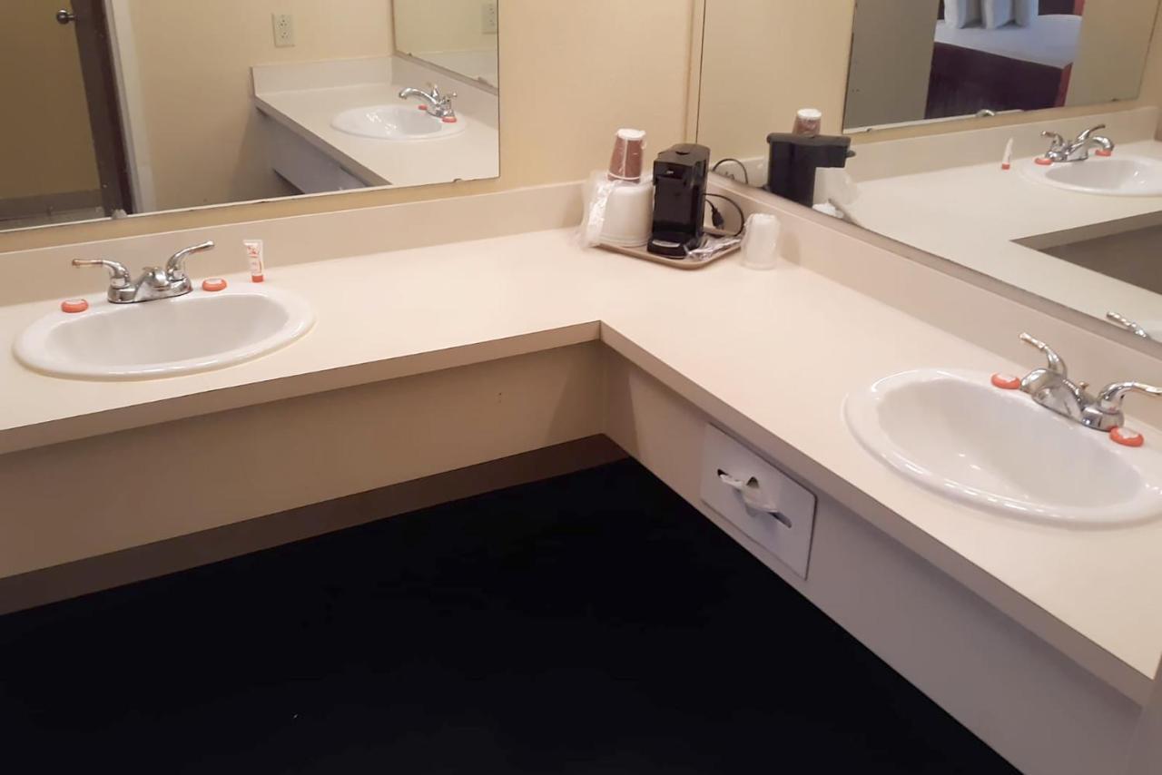 Super Value Inn Valdosta Bagian luar foto