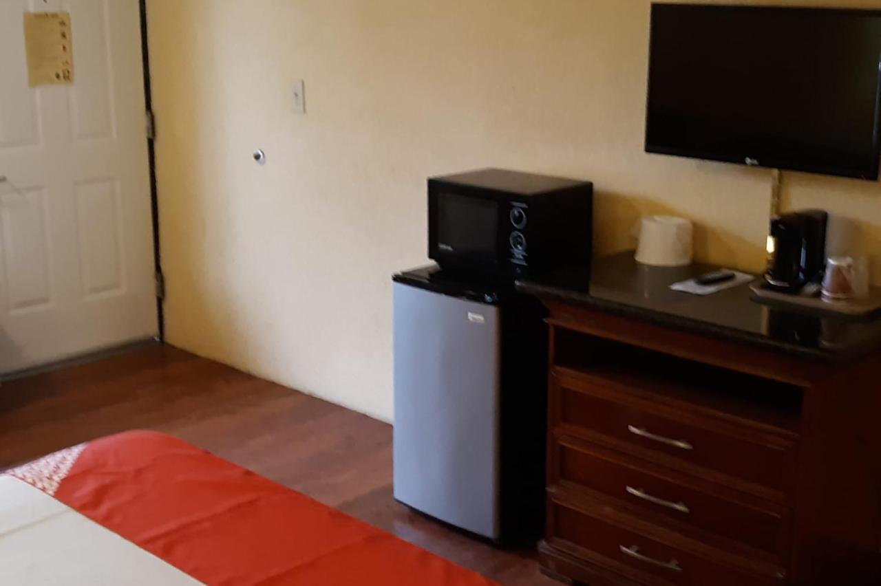 Super Value Inn Valdosta Bagian luar foto